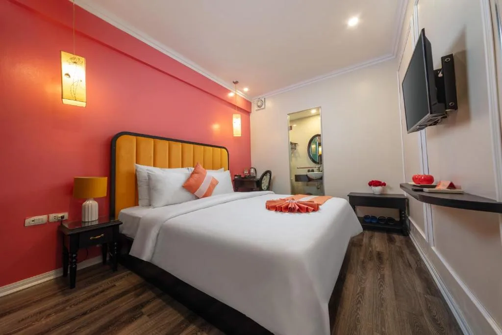 Omina Hotel & Travel — 4