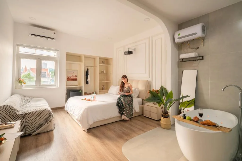 Chạm's Hotel & Homestay