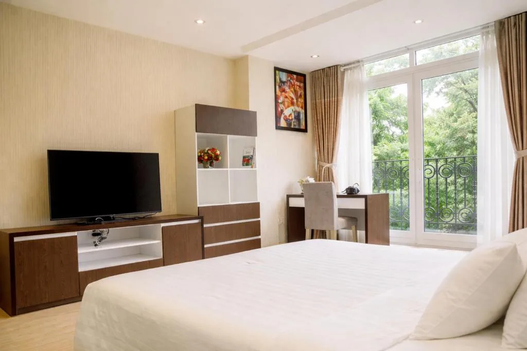 Golden Queen Aparthotel — 3