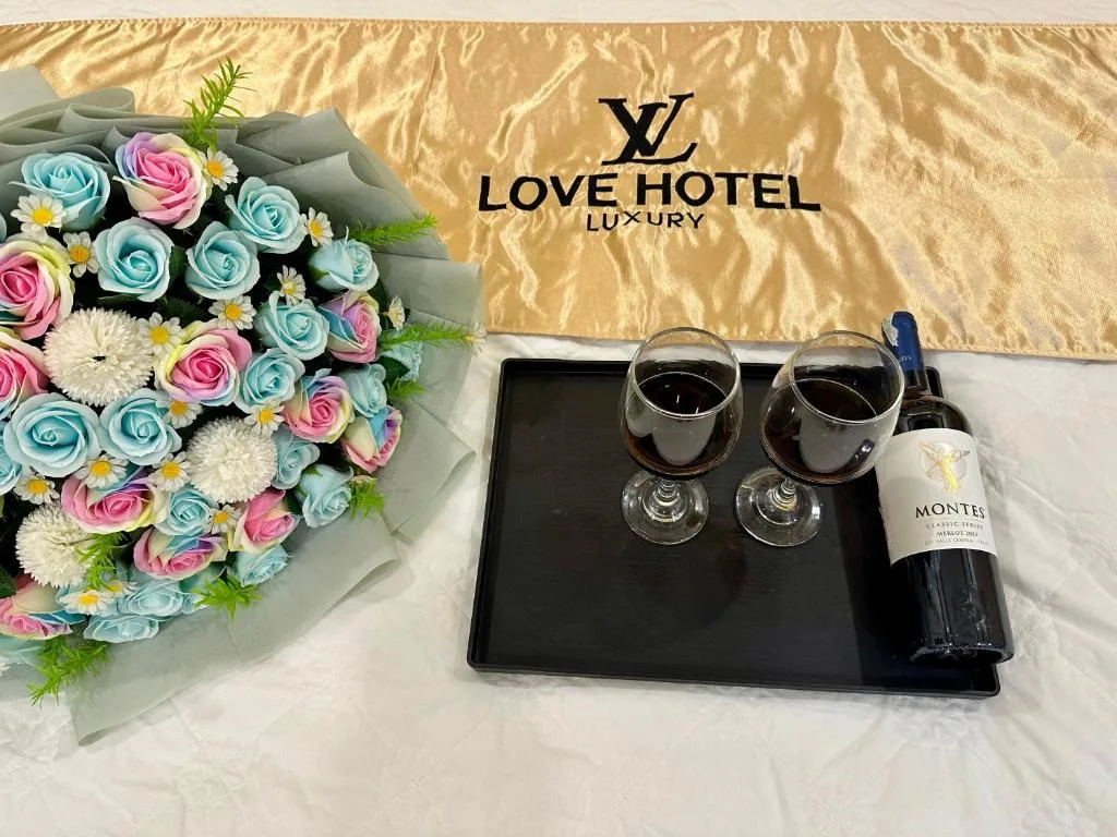 Love Luxury Hotel Vườn Lài — 4