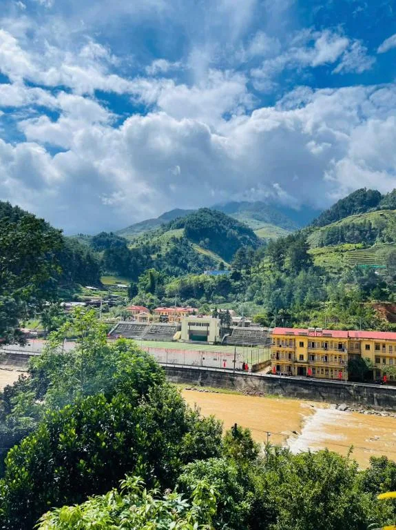 Moon Hotel ,taxi ,trek & Spa — 5