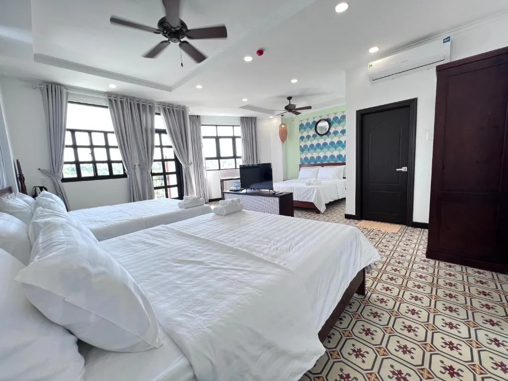 Wanderlust Hotel — 2
