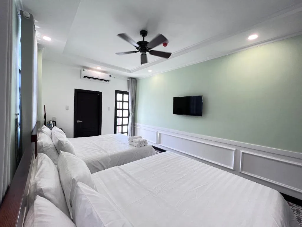 Wanderlust Hotel — 5