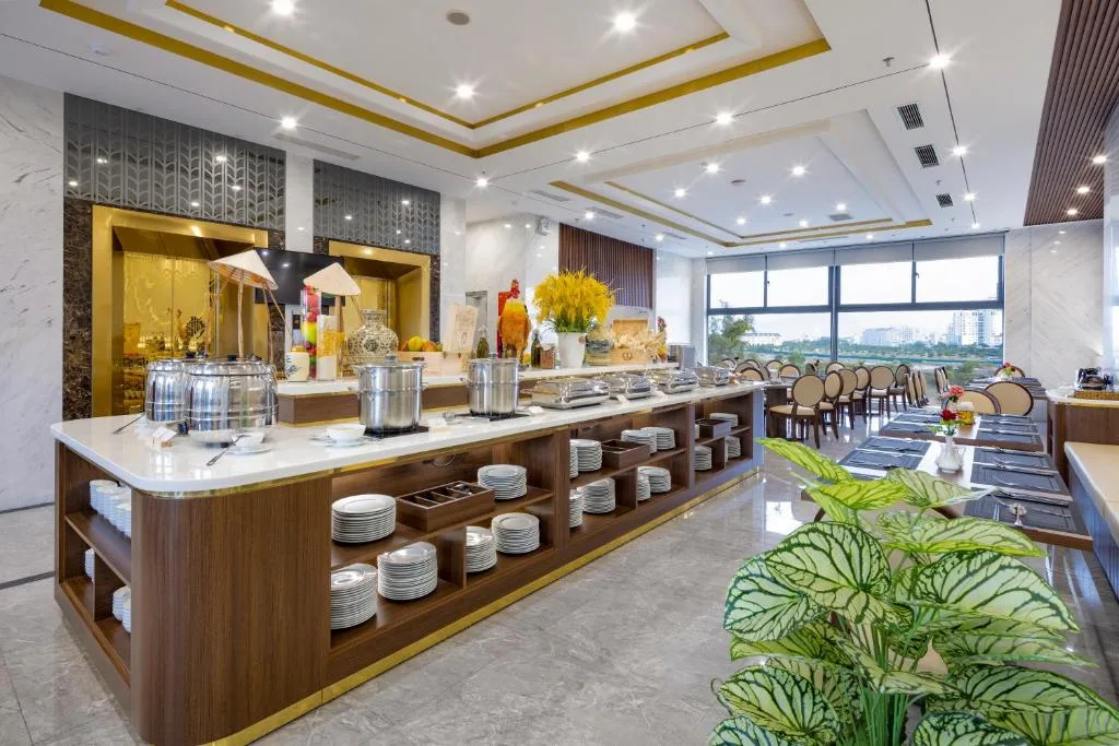 Avari Hotel — 4