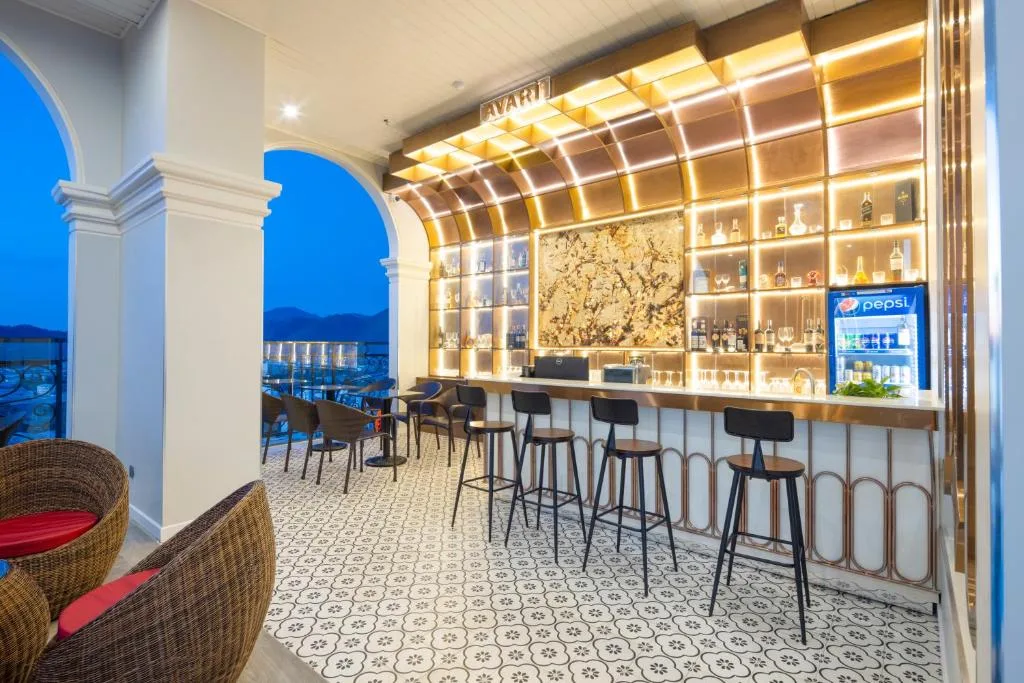 Avari Hotel — 5
