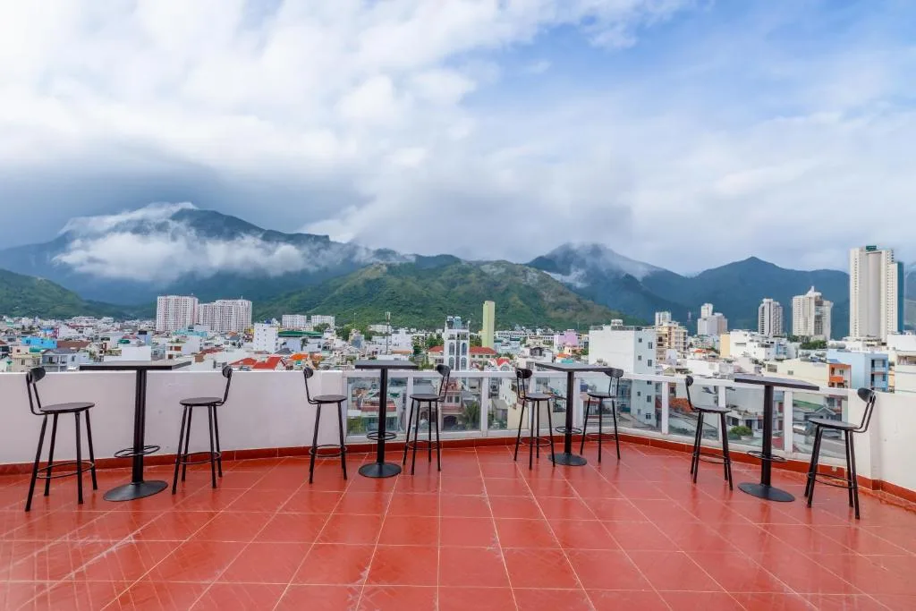 Minh Tuyết Luxury Hotel — 5