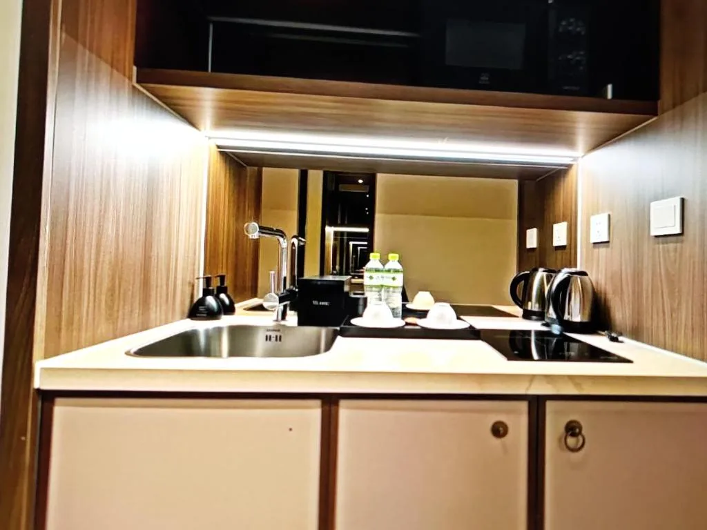 Aura Seaviews Suites — 3