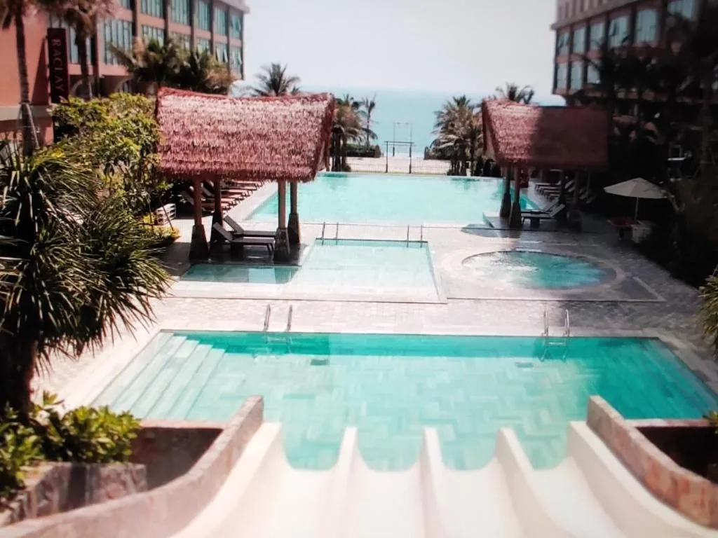 Aura Seaviews Suites — 4