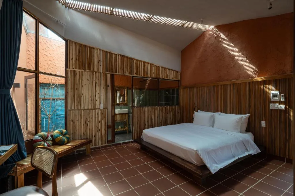 Chuồn Chuồn Retreat — 2