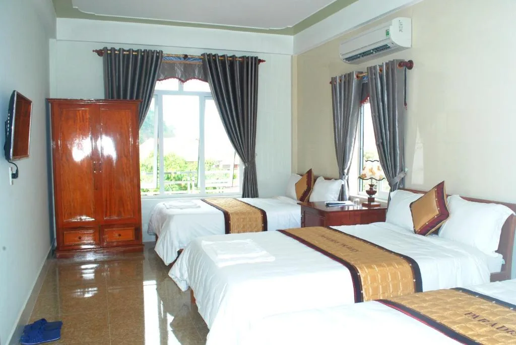 Paradise Hotel — 2