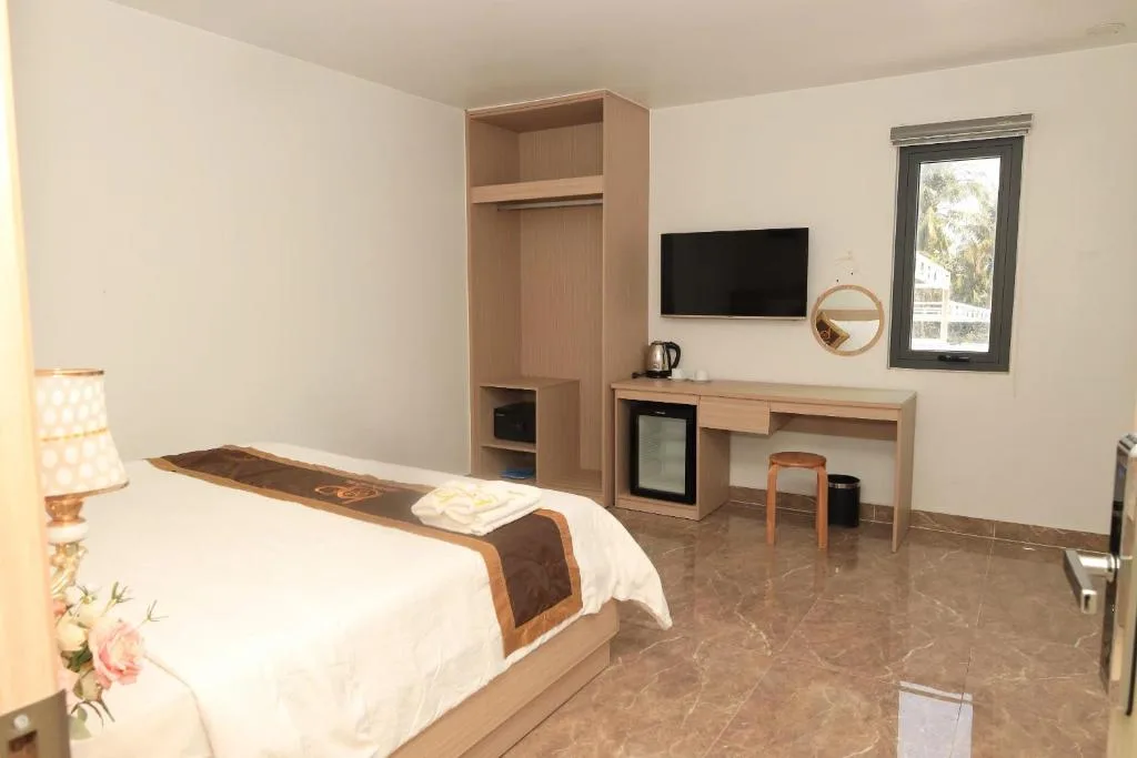 Hugo Hotel — 5