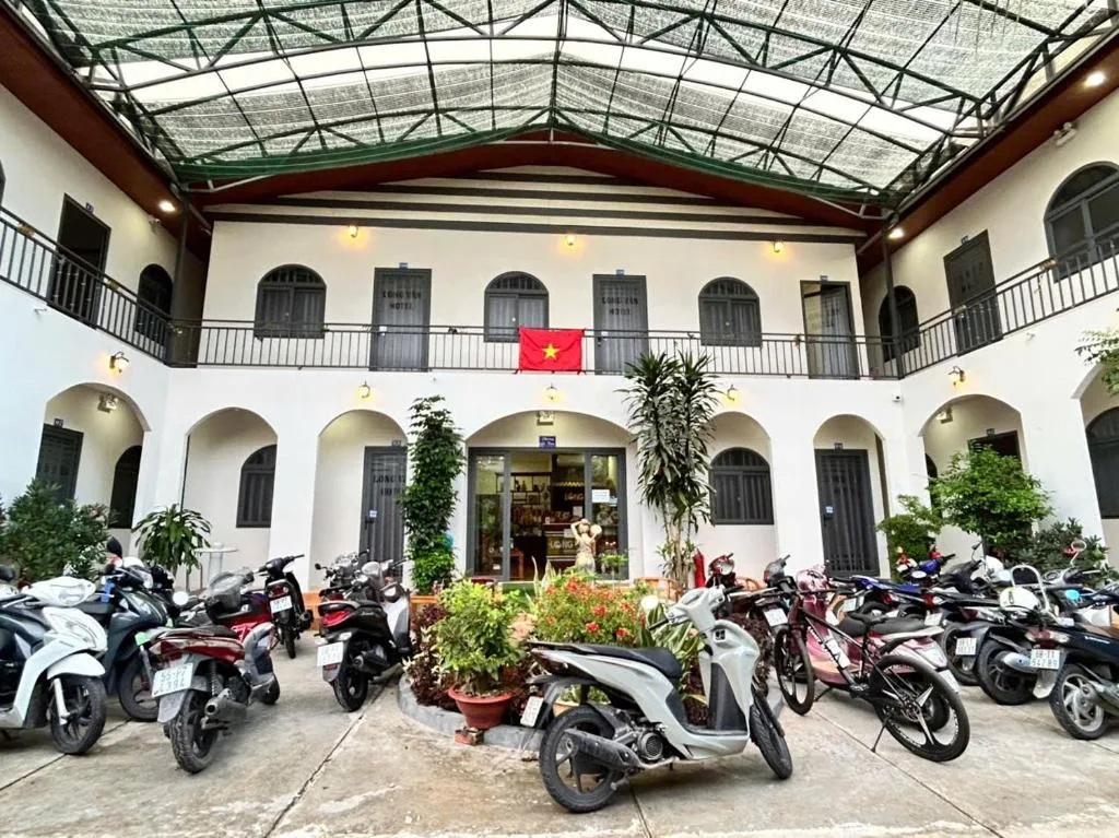 Long Van Hotel