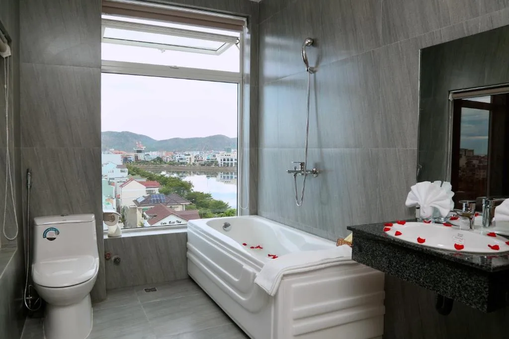 Thanh Van Hotel Quy Nhon — 3