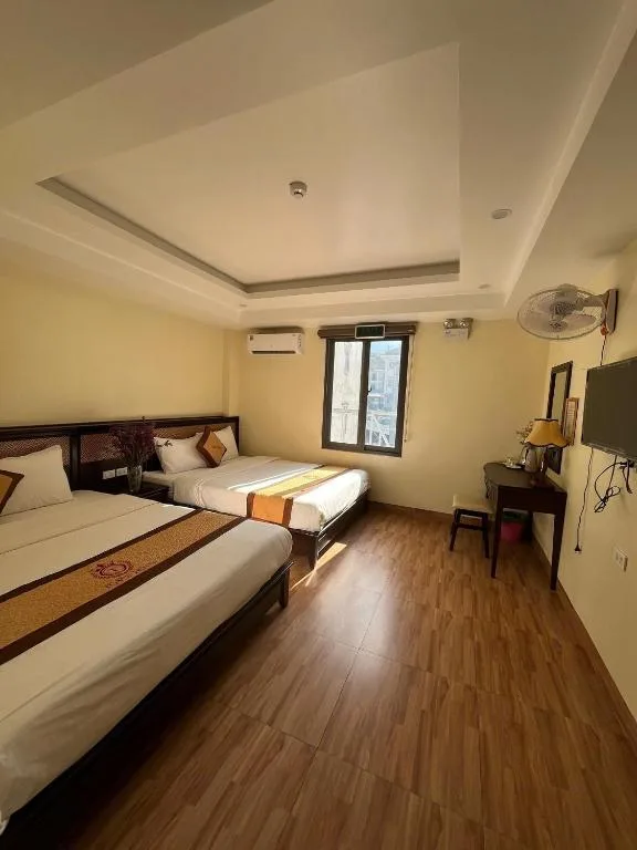 Tom's Hotel — 2
