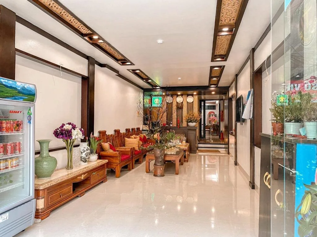 Tom's Hotel — 5