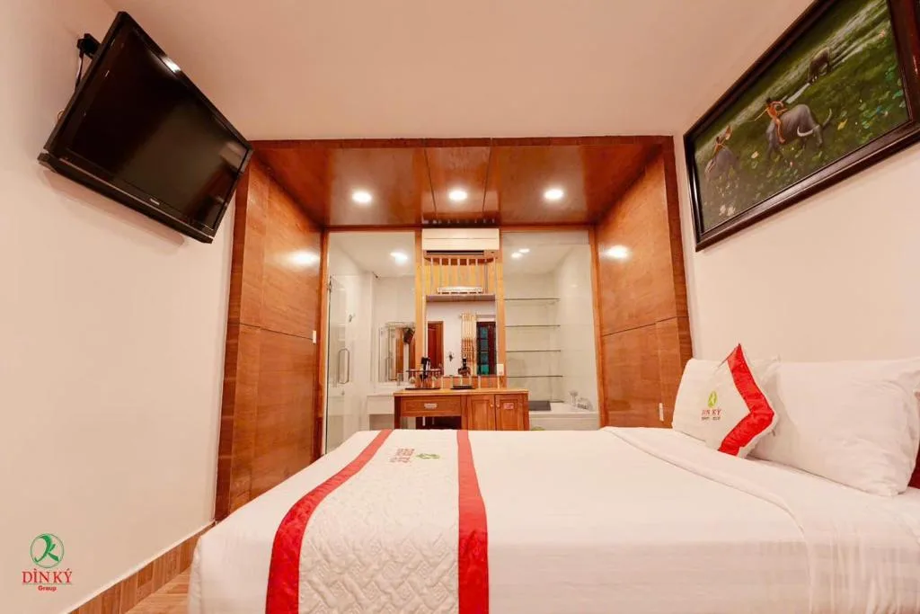 Khách sạn Dìn Ký Cổng Chào Bình Dương — 4