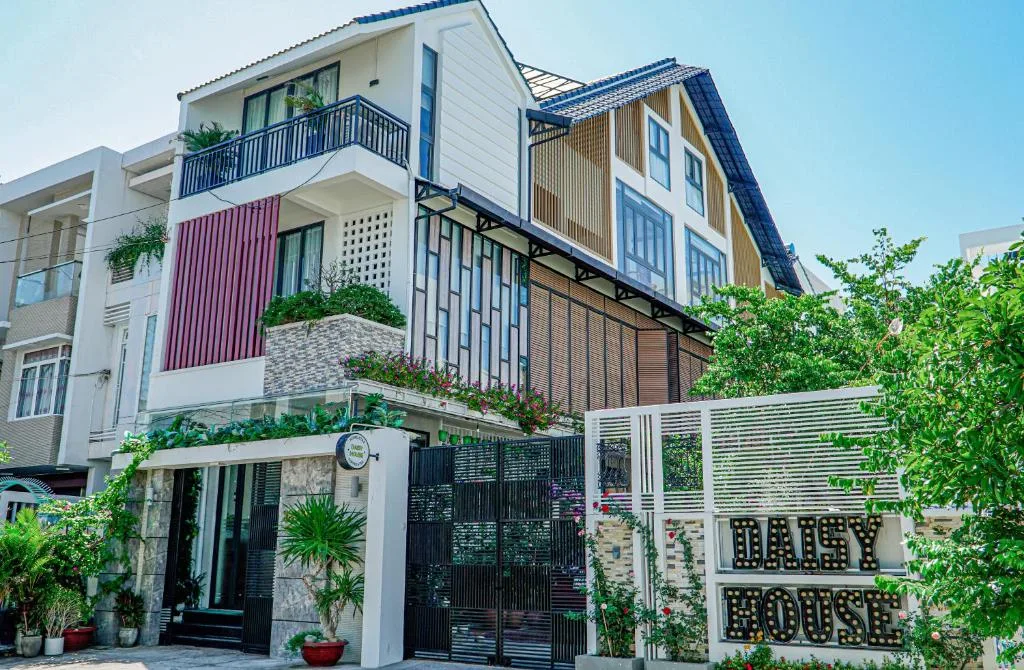 Daisy House — 3