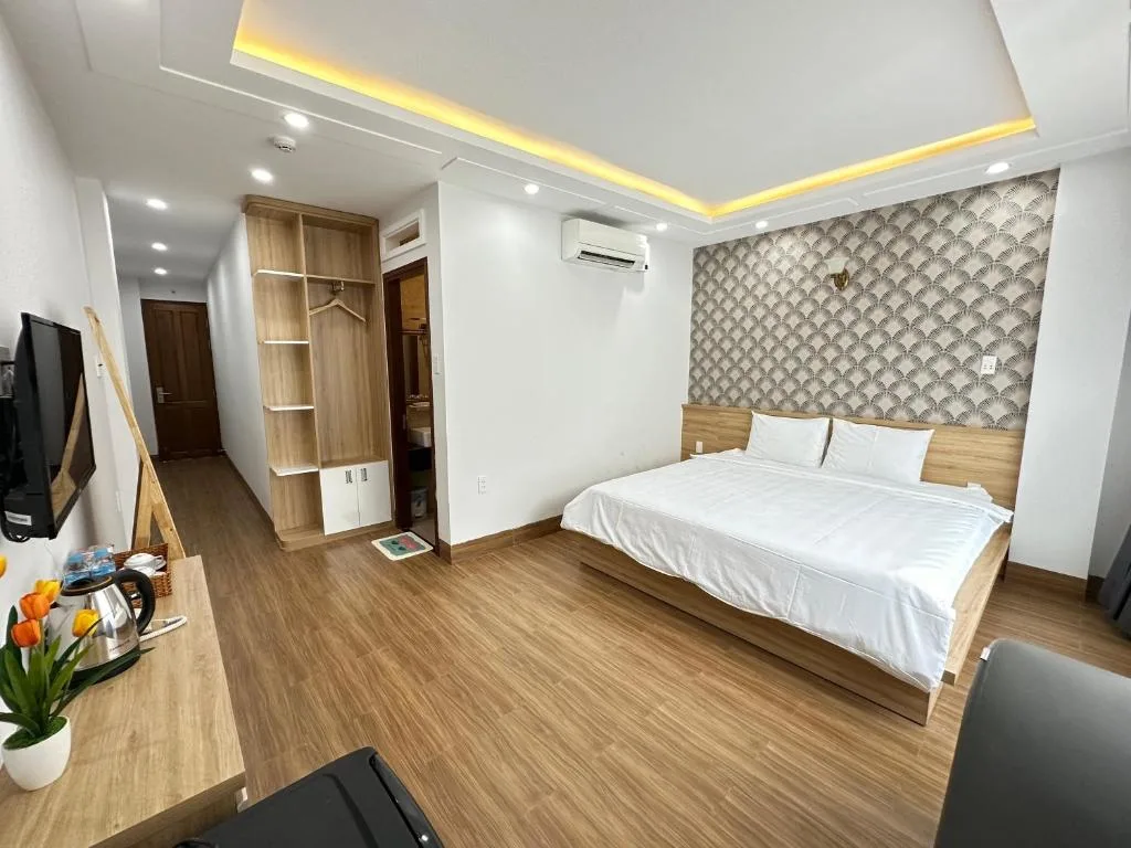 The Land Hotel & Apartment
