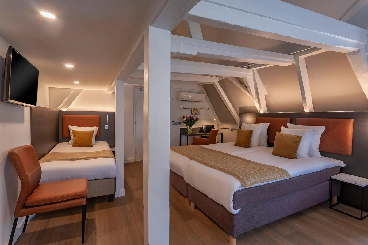 Avenue Hotel — 1