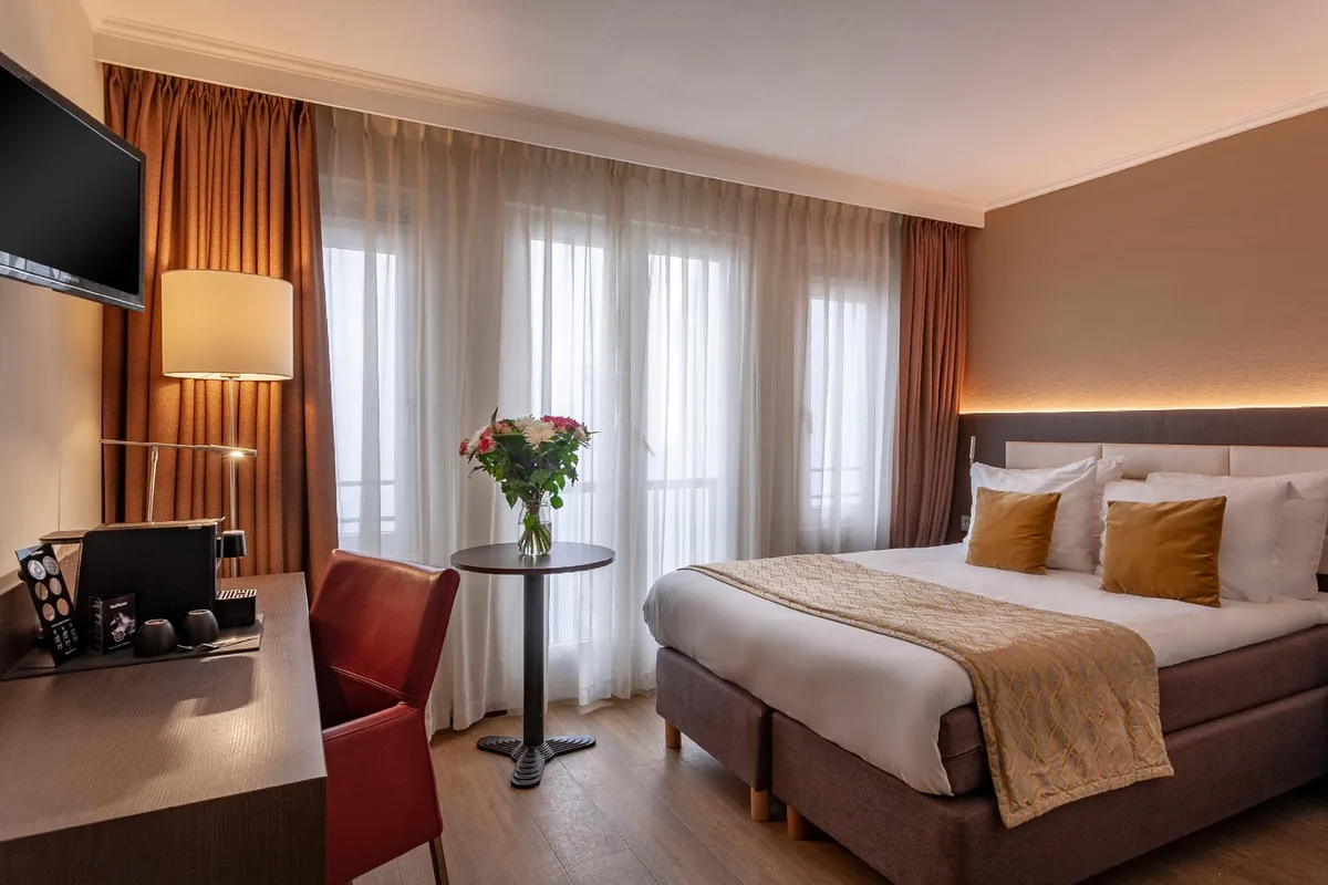 Avenue Hotel — 2