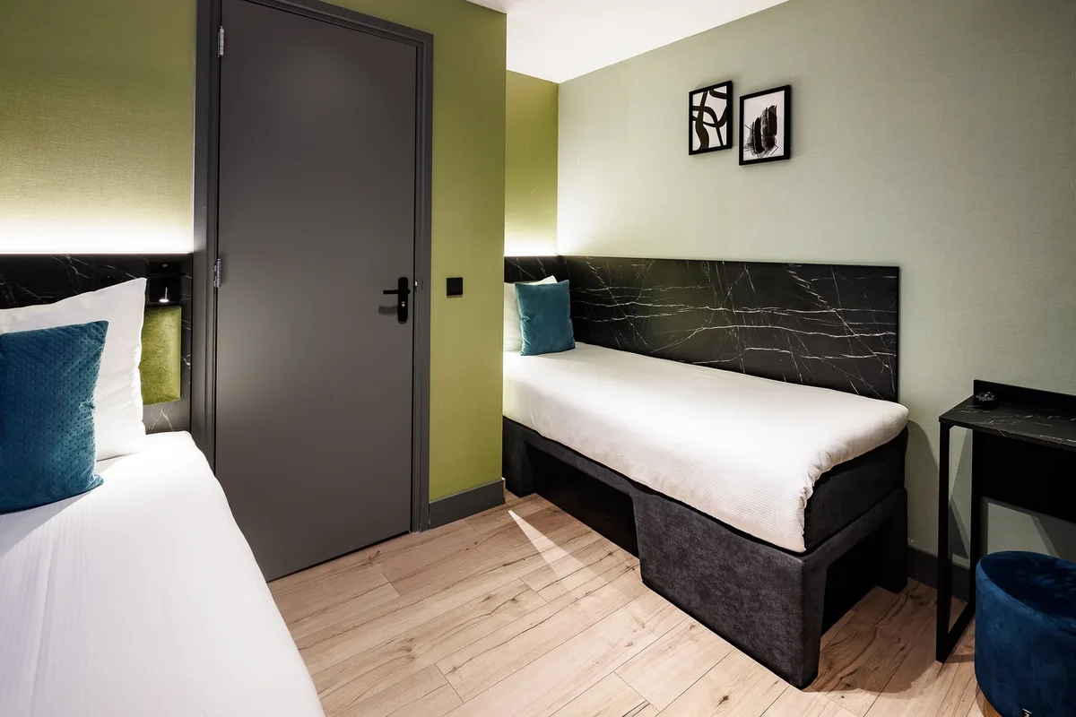 Ciao Papa Hotel Amsterdam Central Station — 4