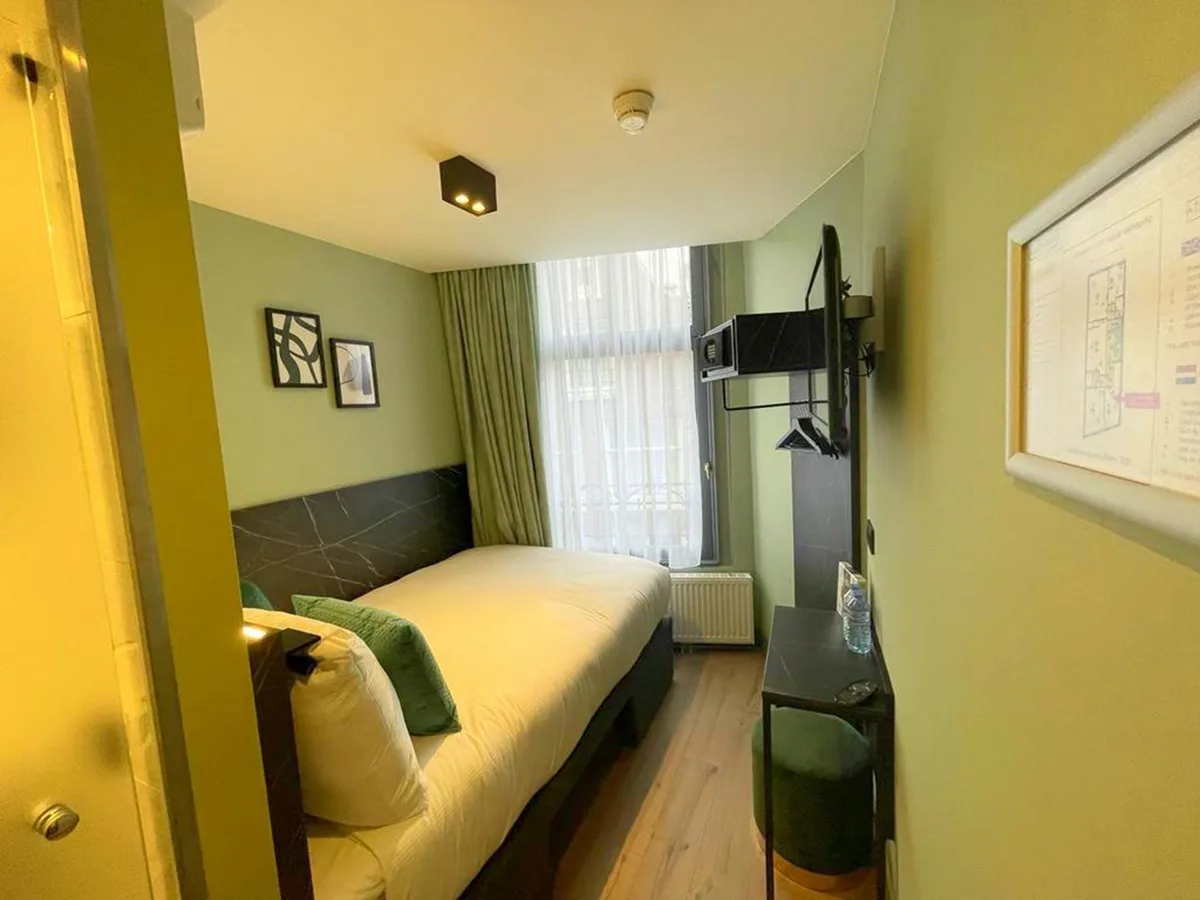 Ciao Papa Hotel Amsterdam Central Station — 5