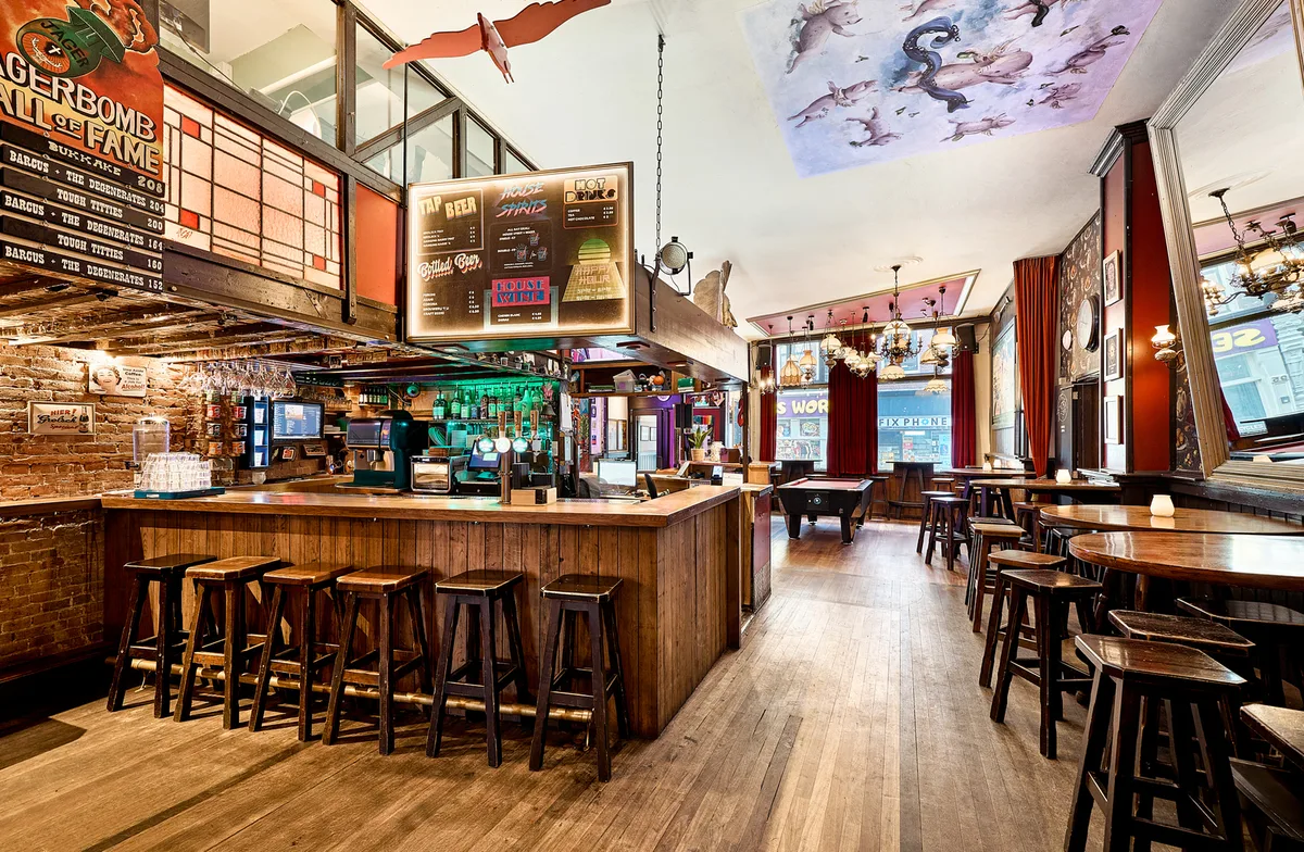 The Flying Pig Downtown Hostel — 1