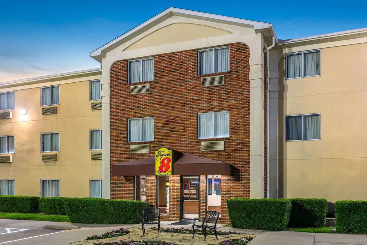 Super 8 by Wyndham Grapevine/DFW Airport Northwest — 3