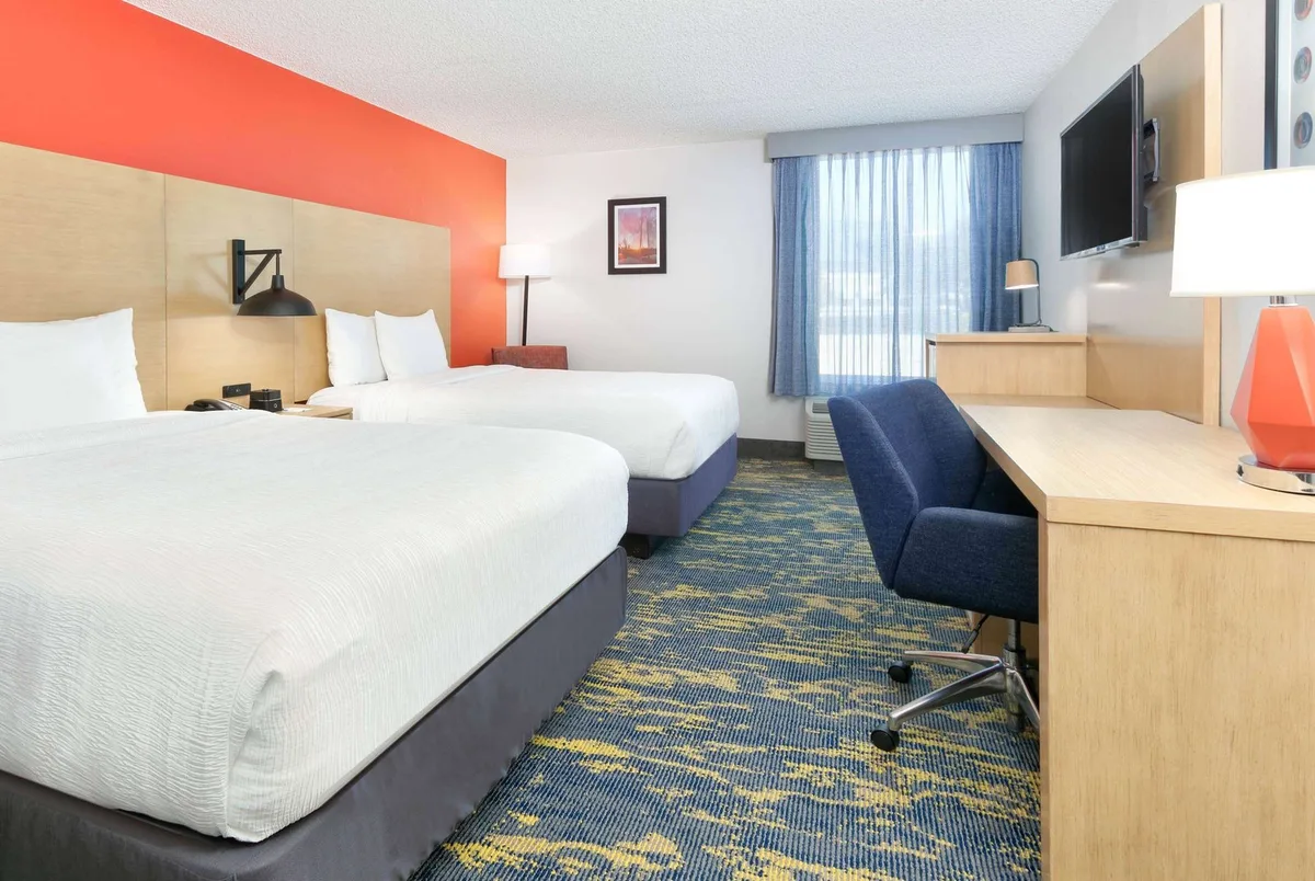 La Quinta Inn & Suites by Wyndham Dallas - Las Colinas — 5