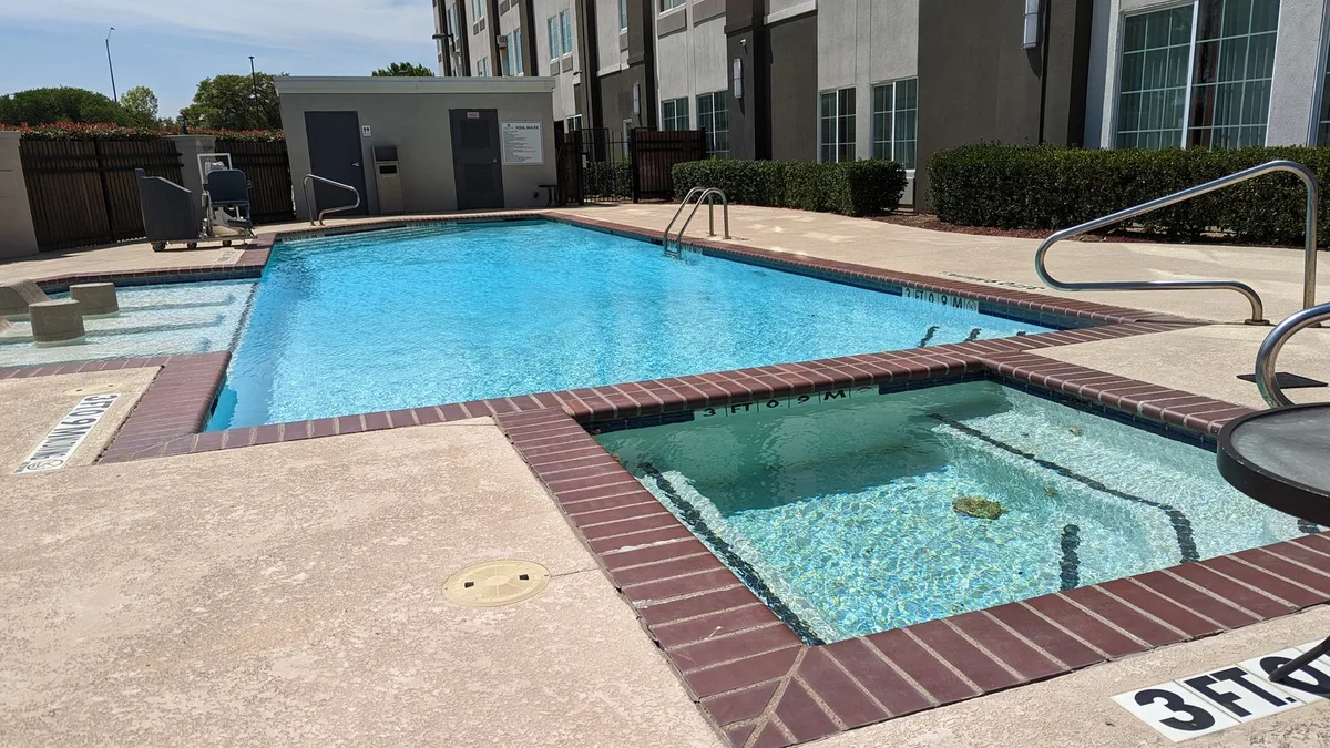La Quinta Inn & Suites by Wyndham Dallas Love Field — 4