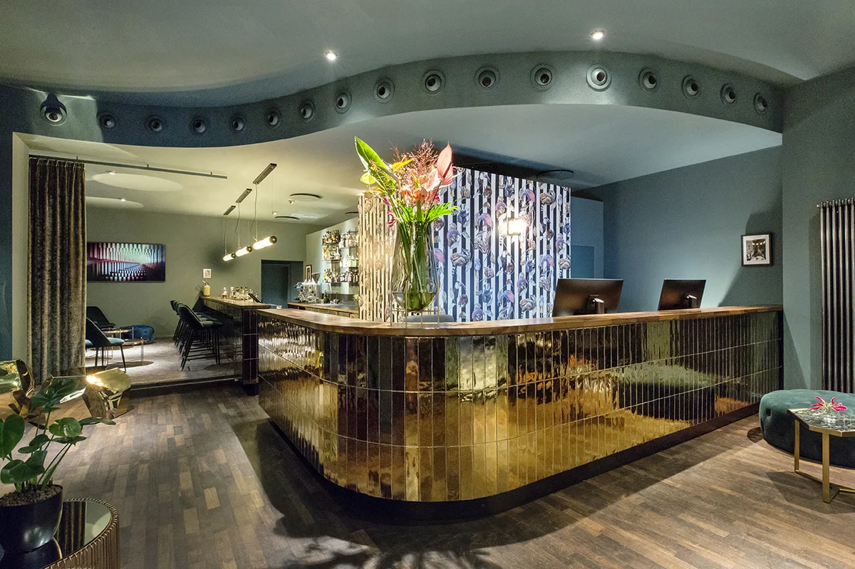 Manhattan Hotel — 4