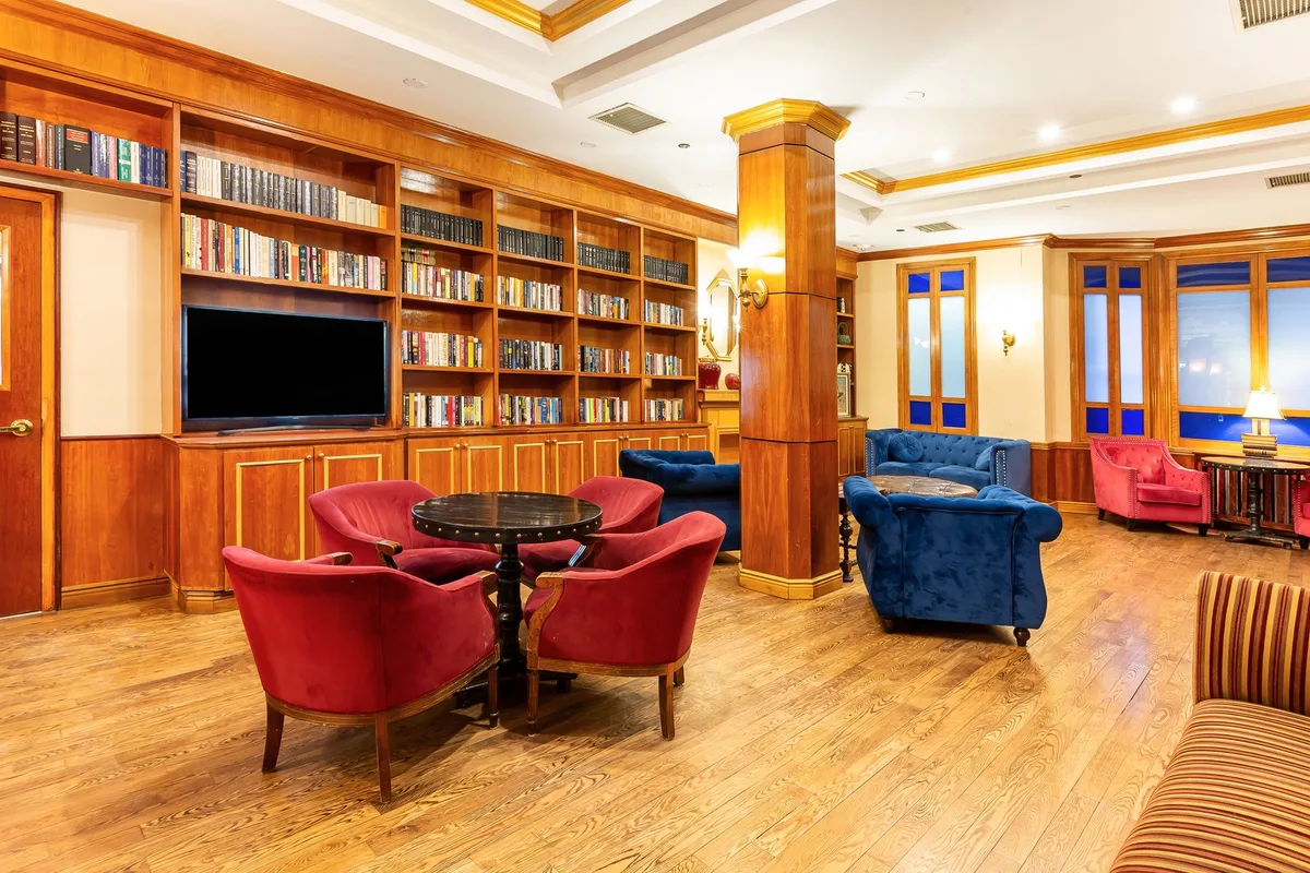 Hotel St. James — 2
