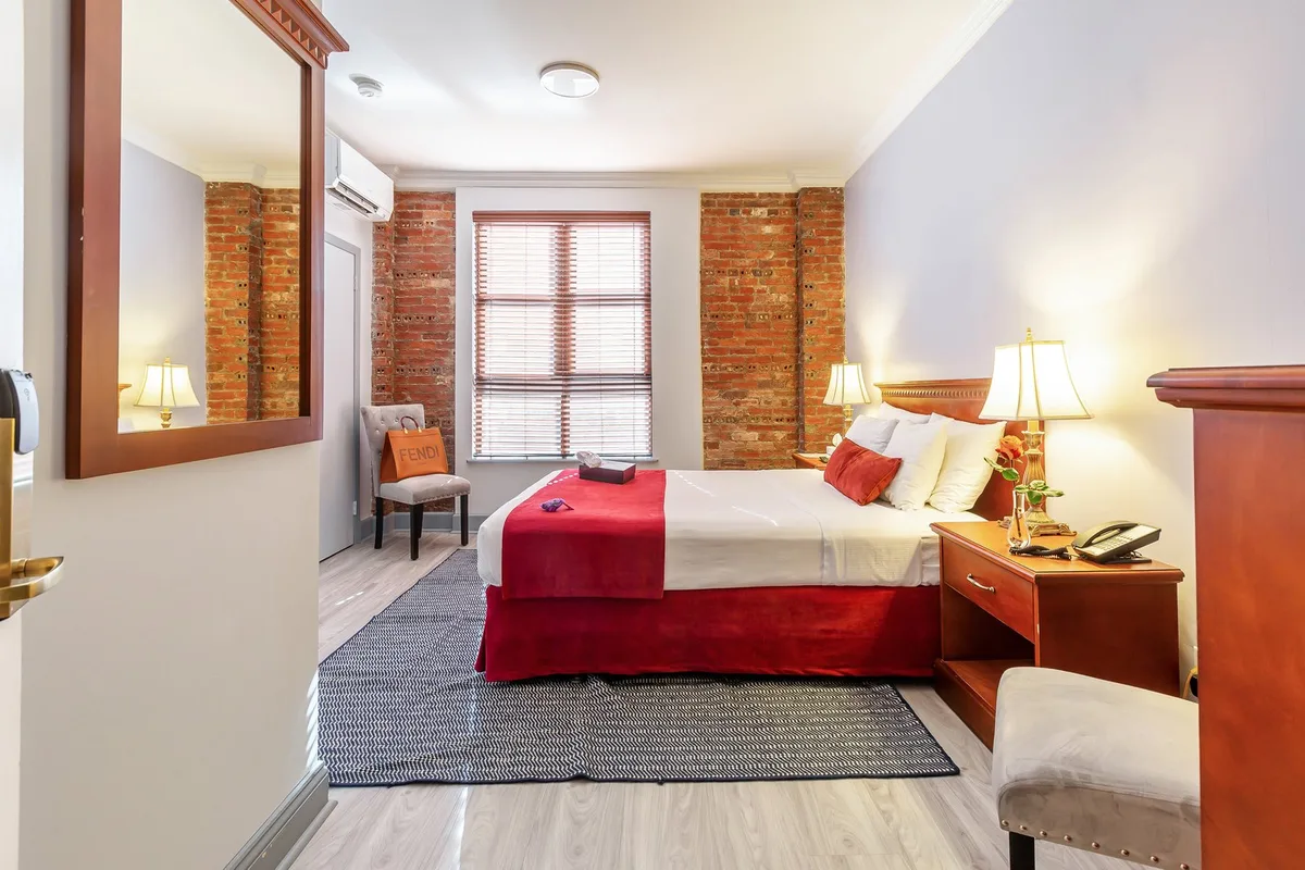 Hotel St. James — 3
