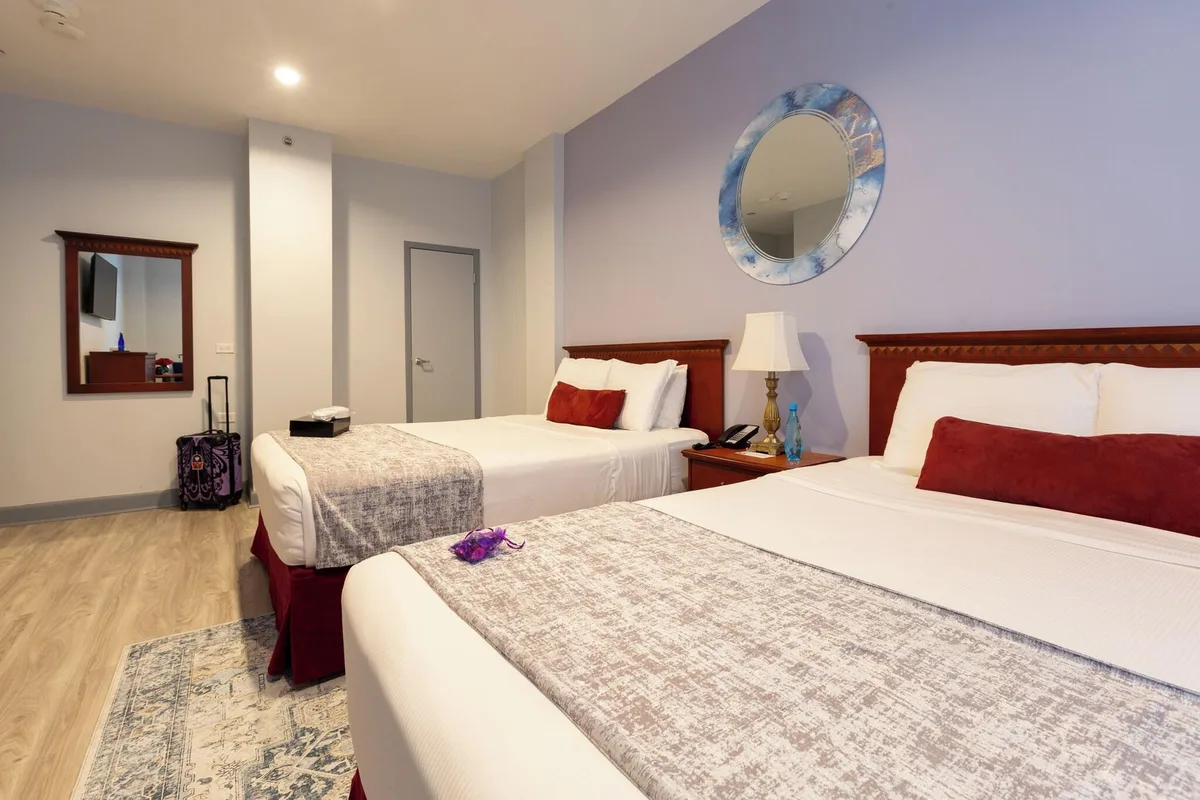 Hotel St. James — 4