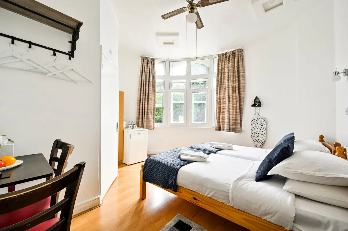 City London Hotel — 1