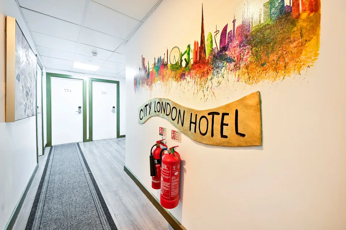 City London Hotel — 4