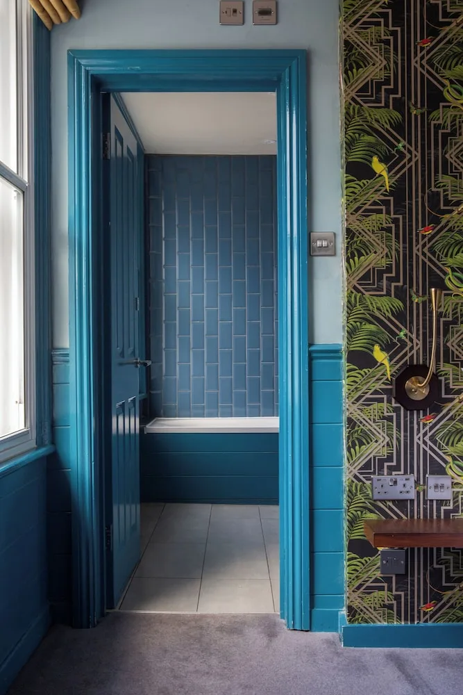 The Ship Rooms Hotel - London — 1