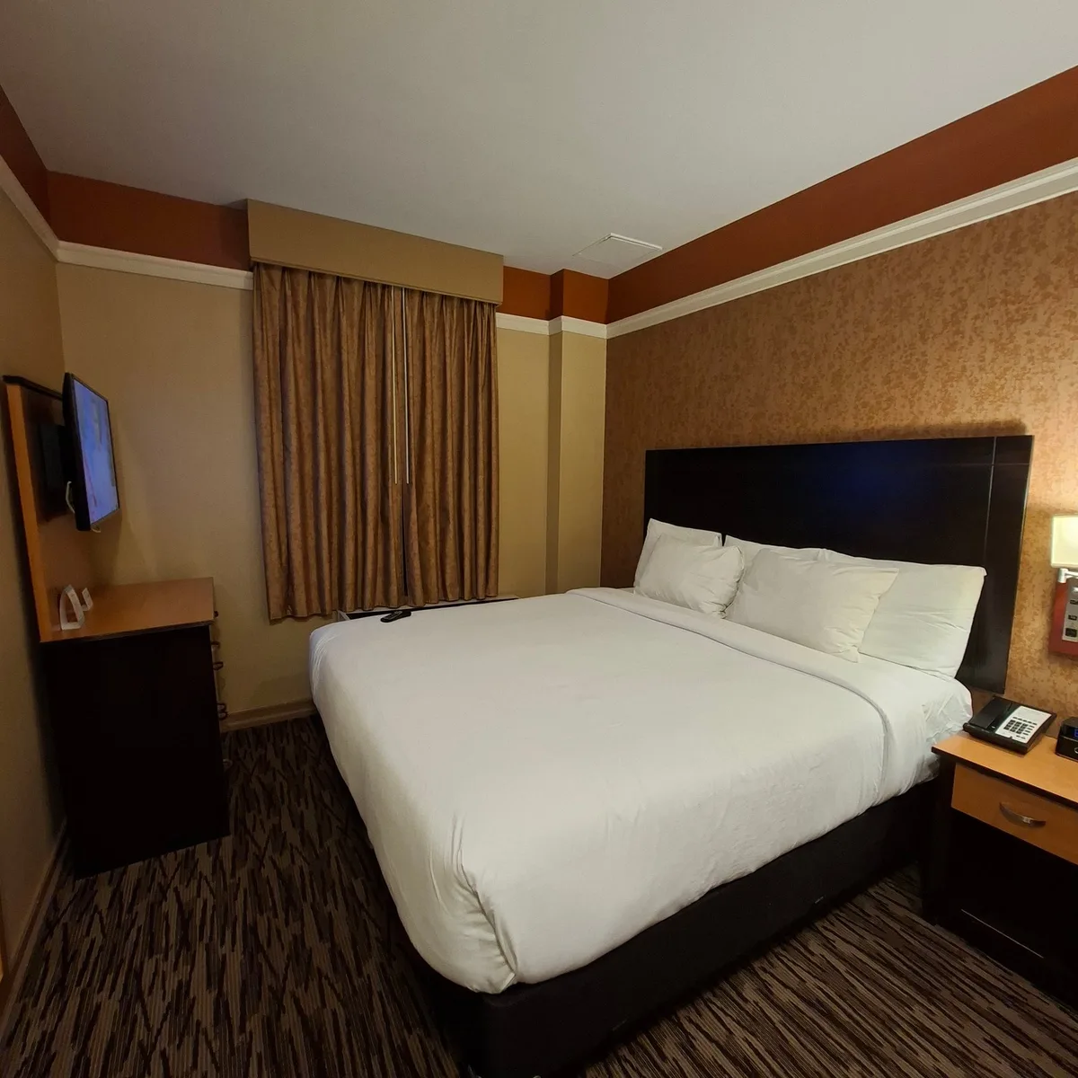 The Hotel at Fifth Avenue — 4