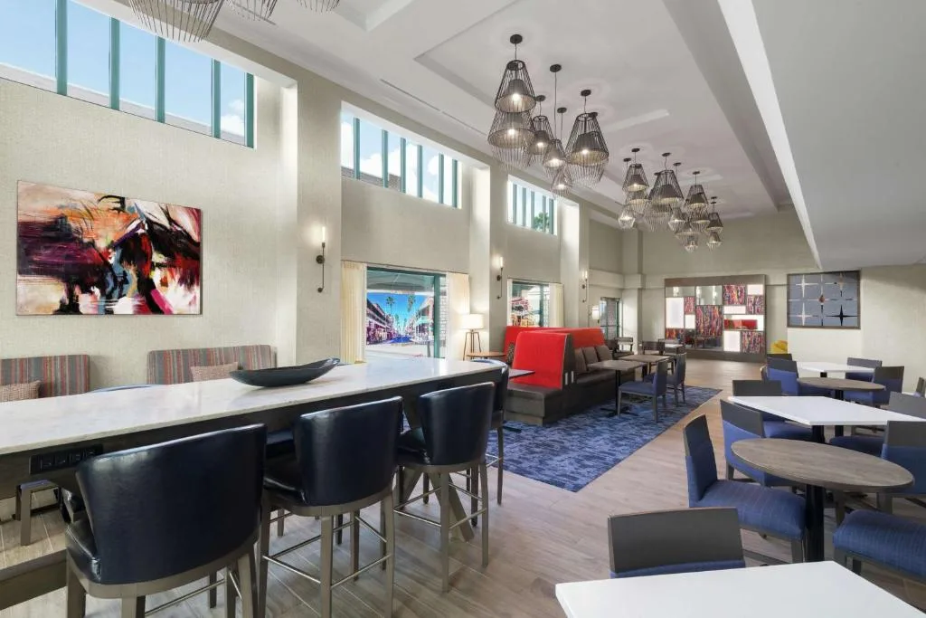 Hampton Inn & Suites Tampa Ybor City Downtown — 5