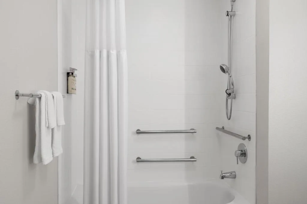 Holiday Inn Express & Suites - Tampa East - Ybor City by IHG — 3
