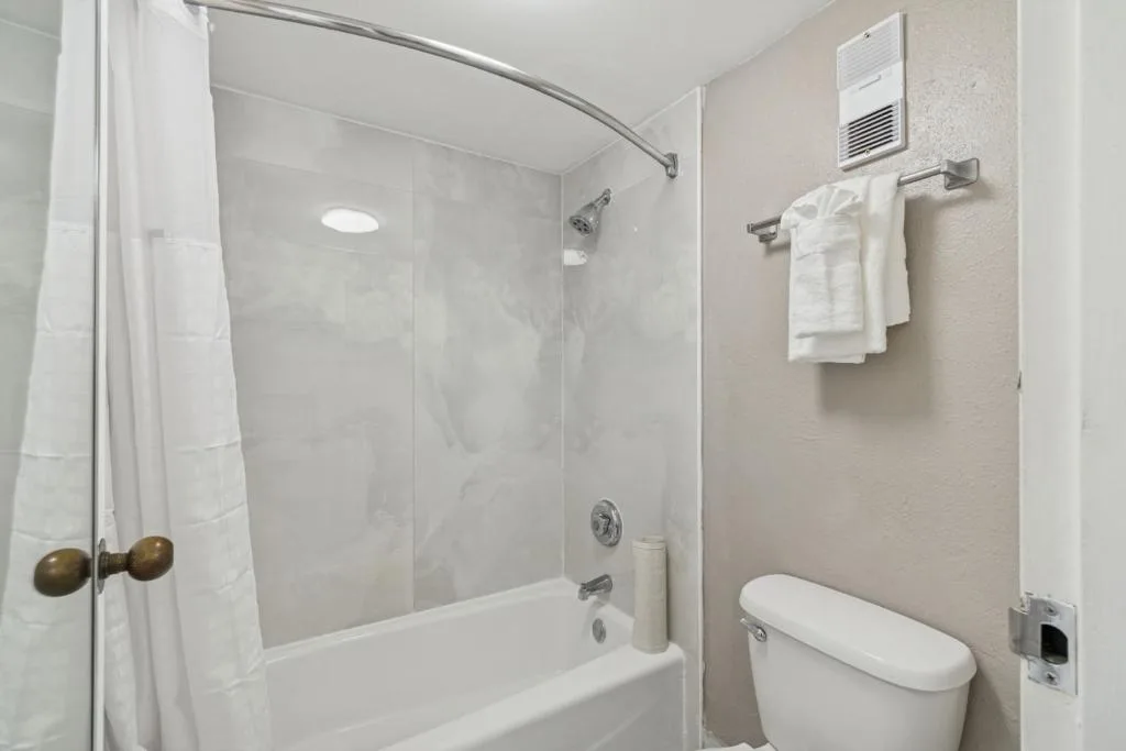 Ramada by Wyndham Temple Terrace/Tampa North — 4