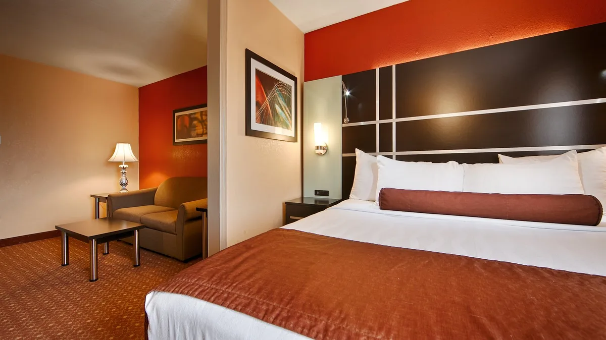 Best Western Carlton Suites — 2