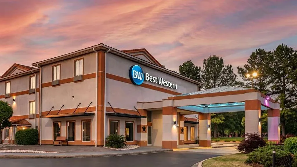 Best Western Carlton Suites — 3