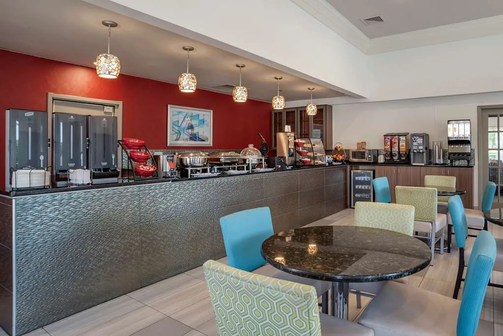 Best Western Carlton Suites — 4