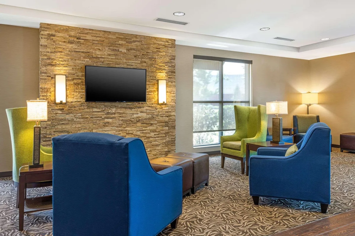 Comfort Inn and Suites - Crossplex Village — 4