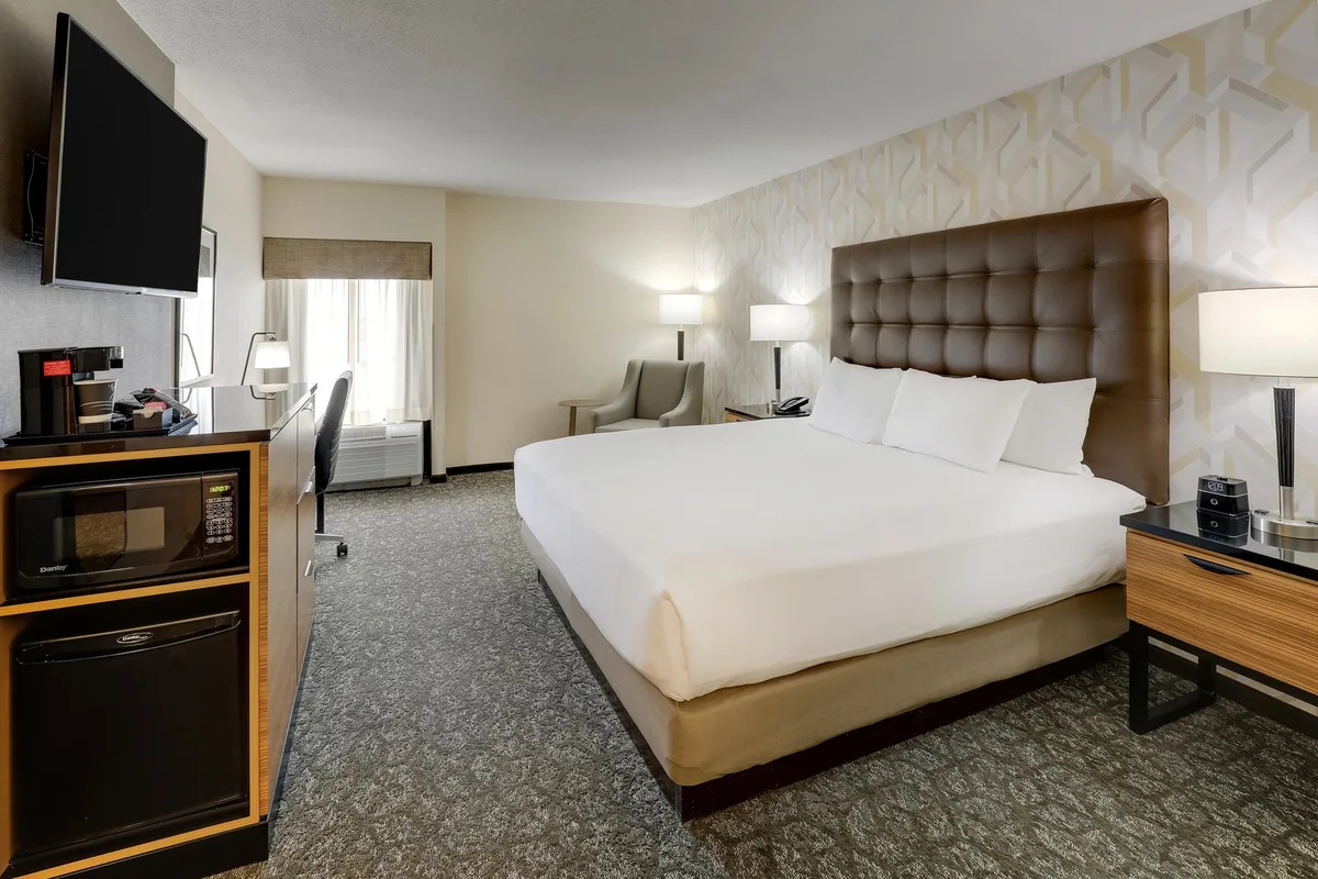 Drury Inn & Suites Birmingham Lakeshore Drive — 3