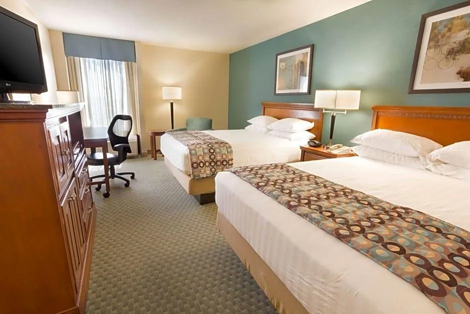 Drury Inn & Suites Birmingham Lakeshore Drive — 4