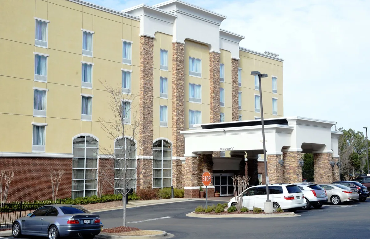 Hampton Inn & Suites Birmingham-Hoover-Galleria — 2
