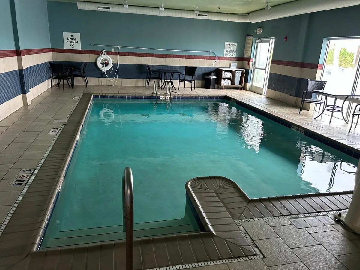 Holiday Inn Express & Suites Alabaster by IHG — 5