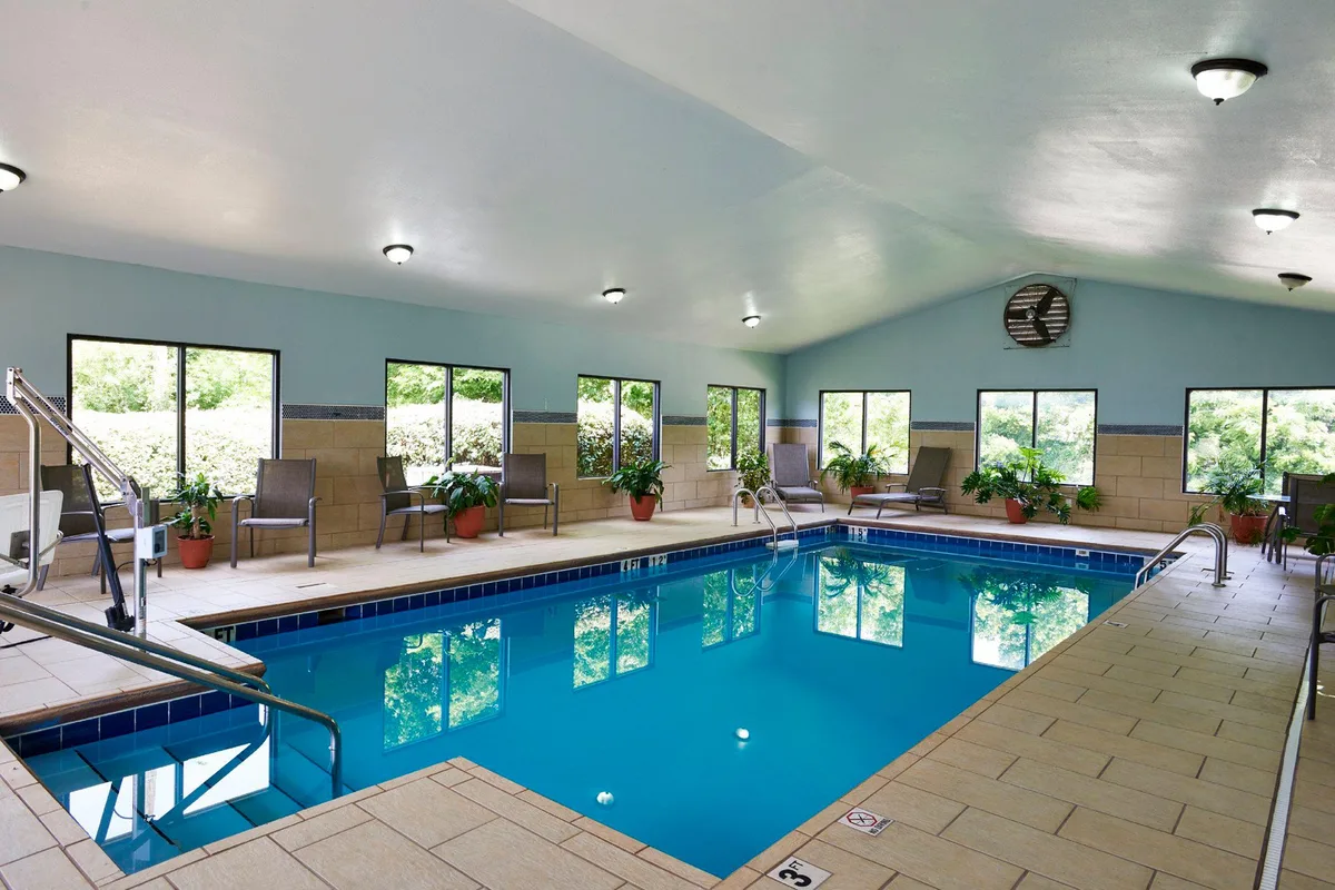 Holiday Inn Express & Suites Birmingham South - Pelham by IHG — 3